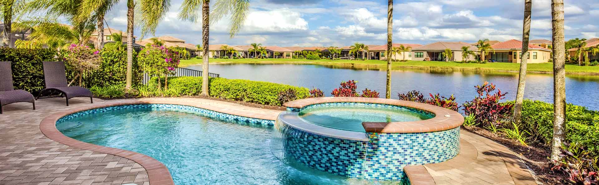 Swimming pool and spa overlooking florida homes on a lake